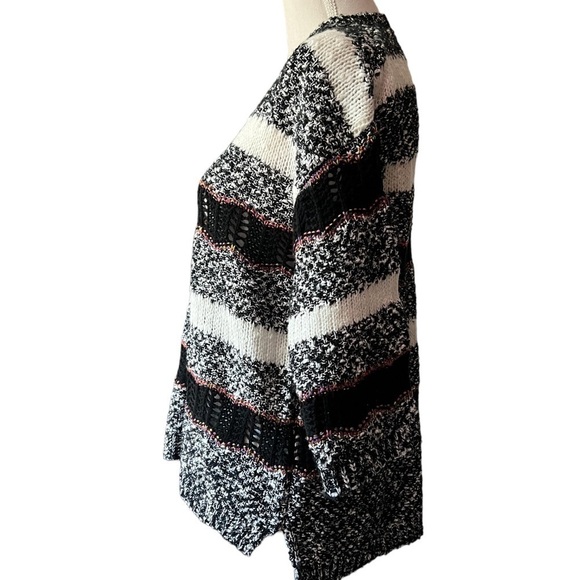 JOHNPAULRICHARD SHORT SLEEVE VNECK SWEATER SIZE SMALL - Picture 3 of 12